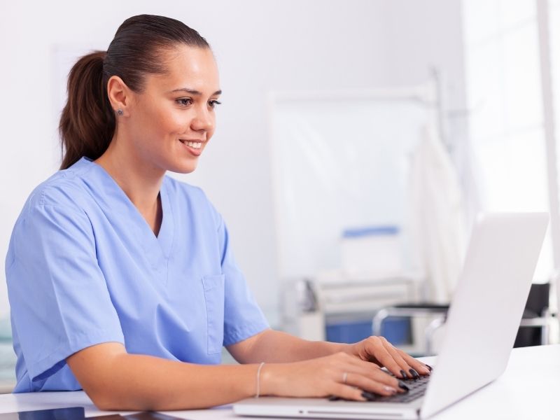 Formation secrétaire médicale SAMA à l'Irfrep : secrétaire à l'accueil d'une structure de santé