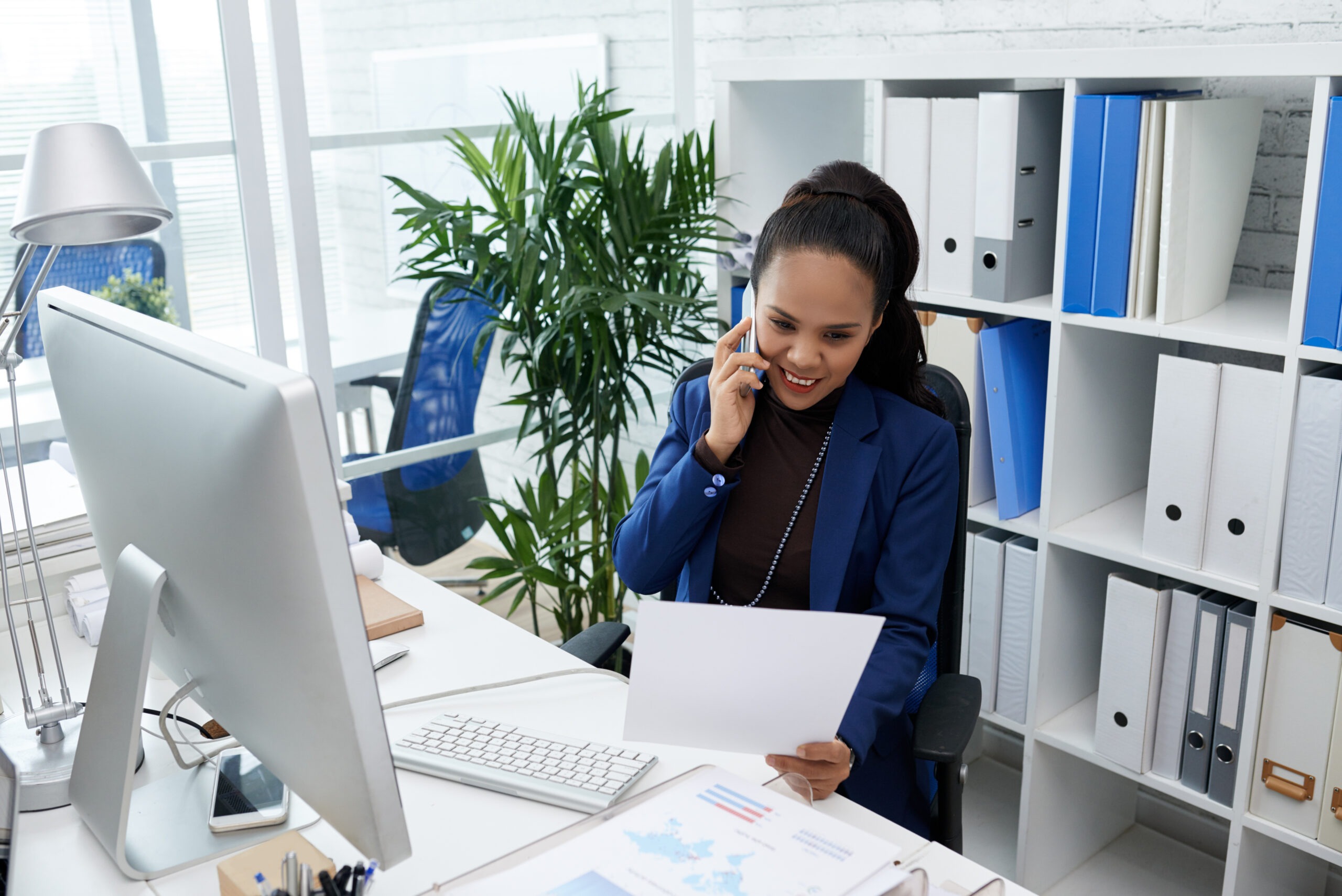 Formation chargé d'accueil et de gestion administrative à l'Irfrep : chargée d'accueil au téléphone à son bureau
